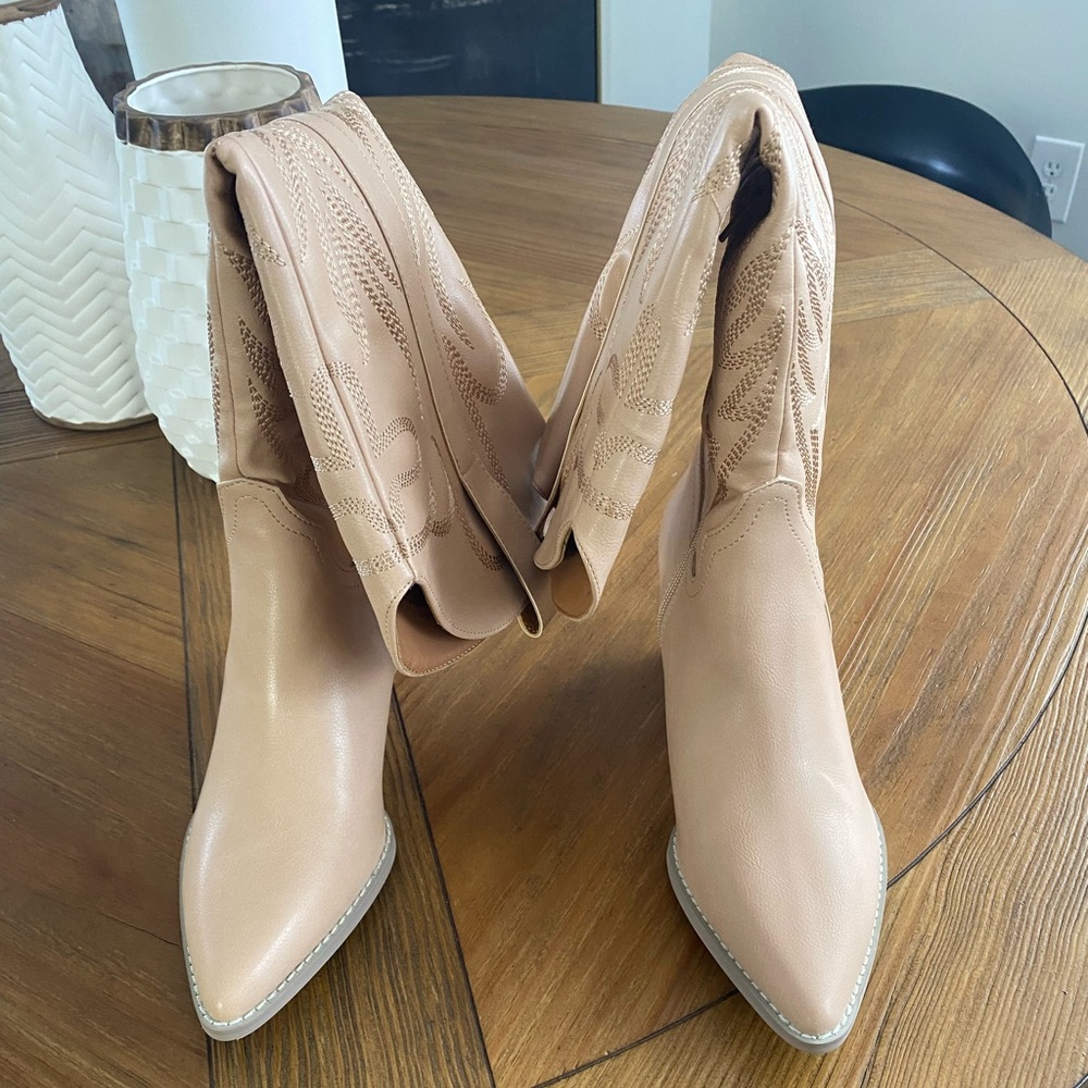 Oasis Society brand new Samara boots in nude. Size 8.5.